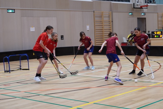 Mixed Floorball Spielszene